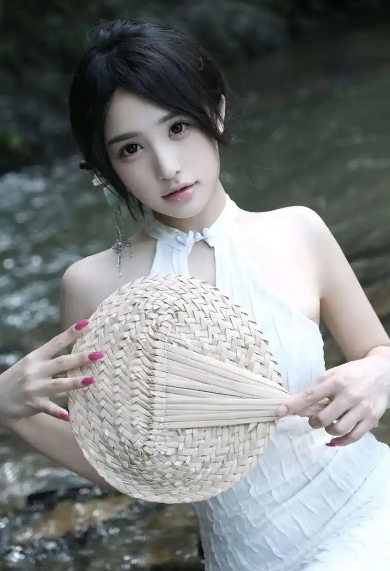 久久久精华网影视图集画面三